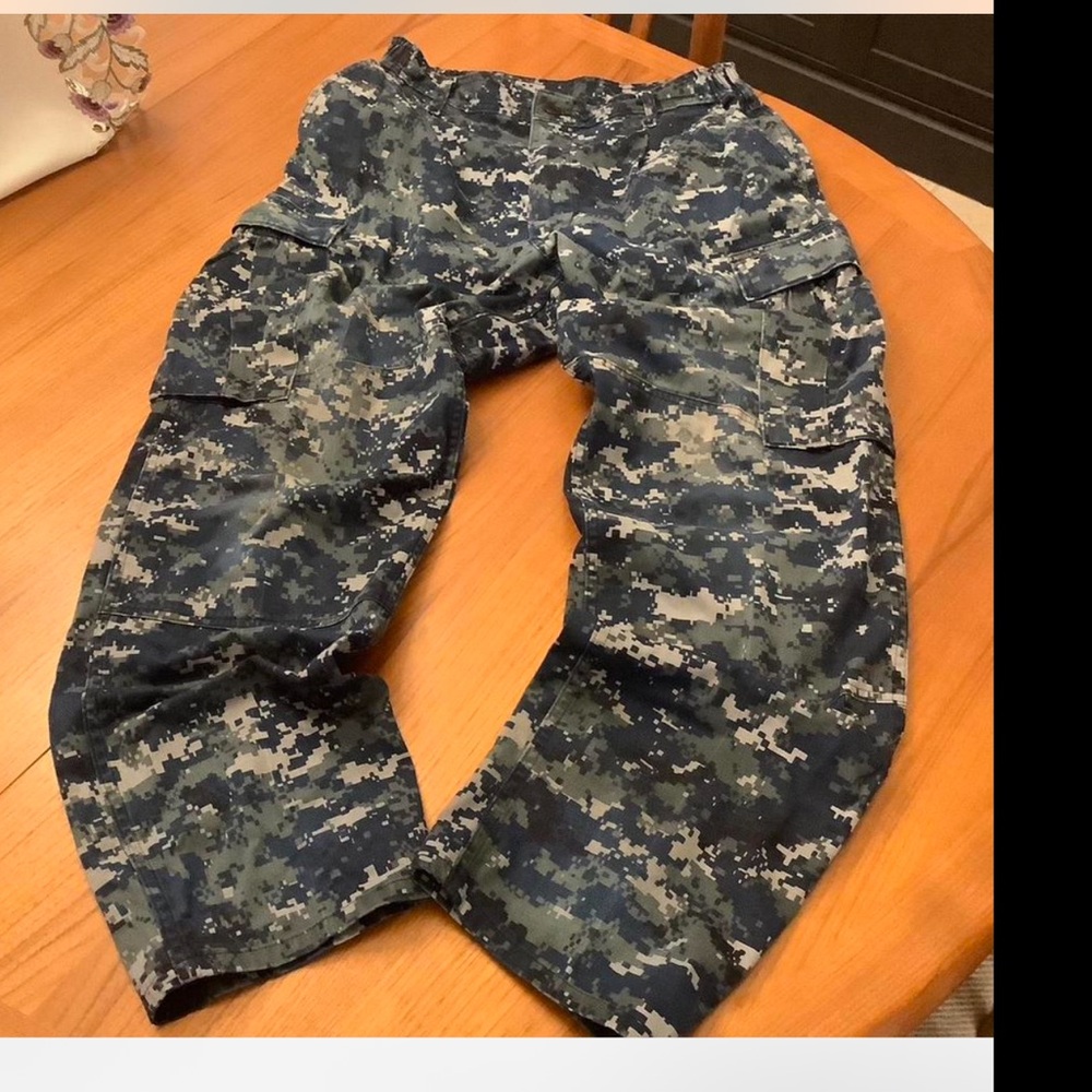 Navy Blue Camo Fatigues. Good Condition. Dope Camos. Size Medium